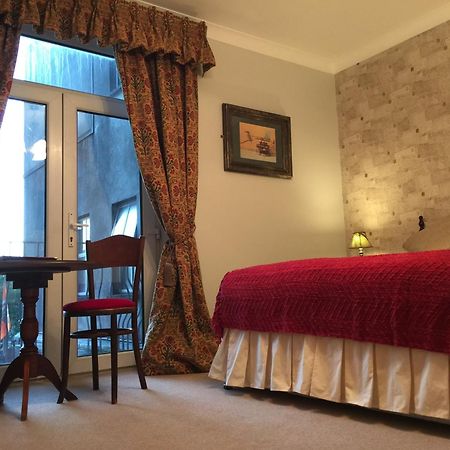 O Donovans Hotel Клонакилти Экстерьер фото
