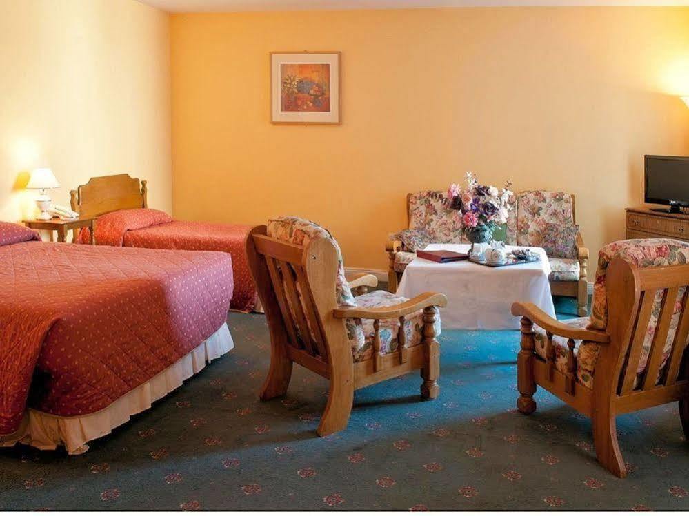 O Donovans Hotel Клонакилти Экстерьер фото